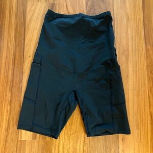 Medium black maternity biker shorts with pockets